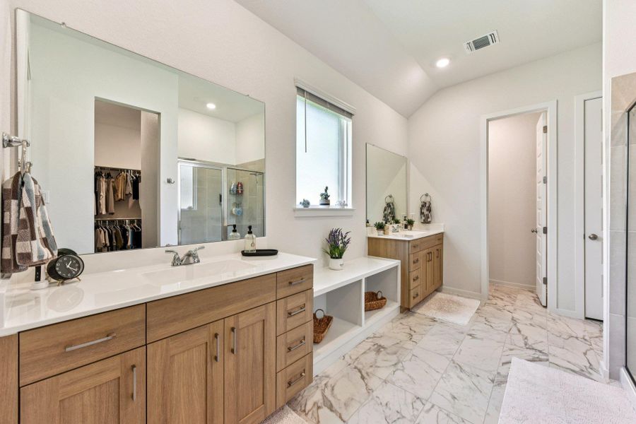 Furnished interior view inside a new home in Highland Village, Georgetown (Image 13).