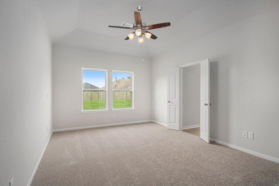 Spacious, unfurnished interior of a new home in Columbia Lakes, West Columbia (Image 12).
