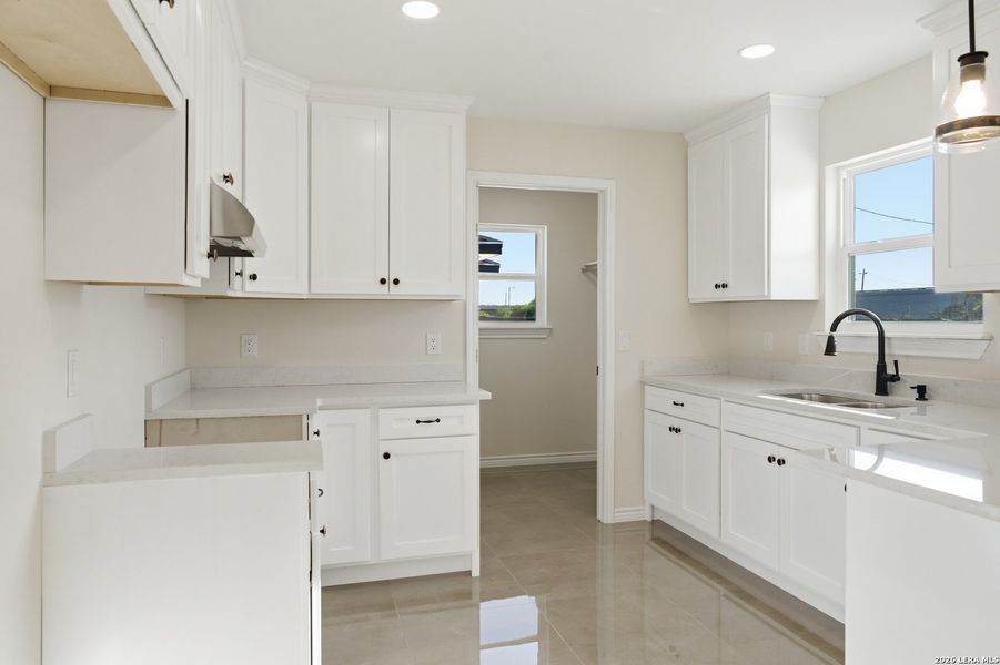 Furnished interior view inside a new home in , Eagle Pass (Image 5).