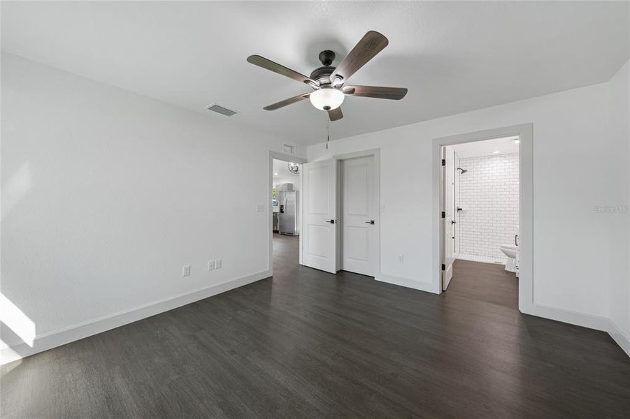 Spacious, unfurnished interior of a new home in , Arcadia (Image 11).