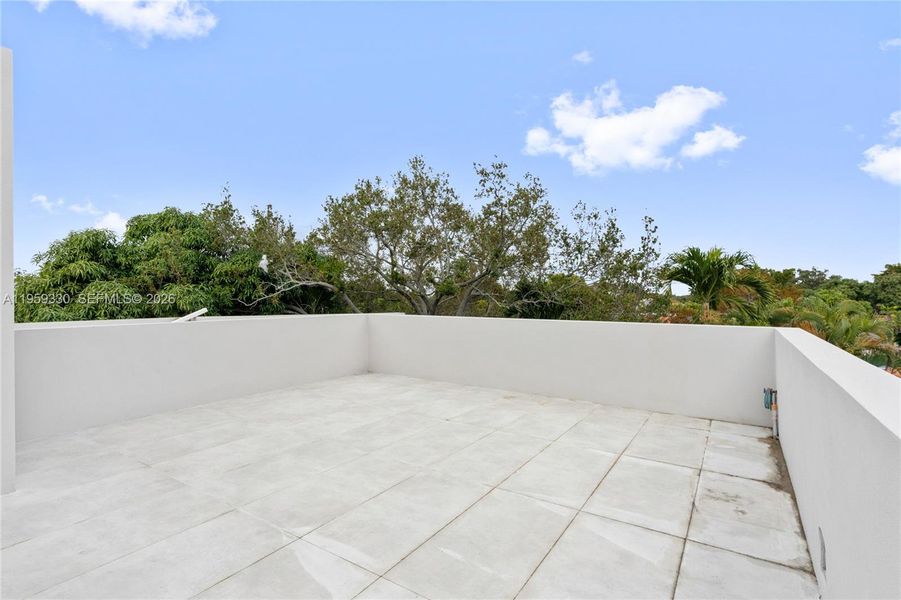 Exterior details and patio area of a home in , Miami (Image 23).