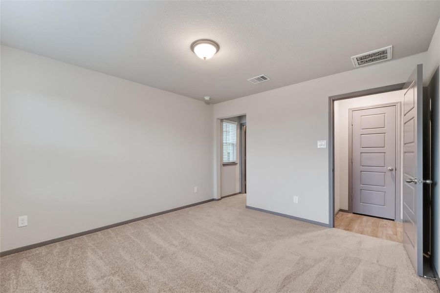 Spacious, unfurnished interior of a new home in Rollingbrook Estates, Baytown (Image 22).