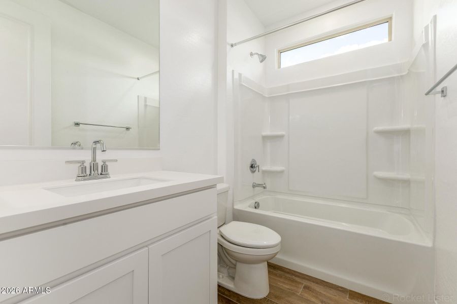 PHX_TV_Lot2013_Apple_17458_bath2