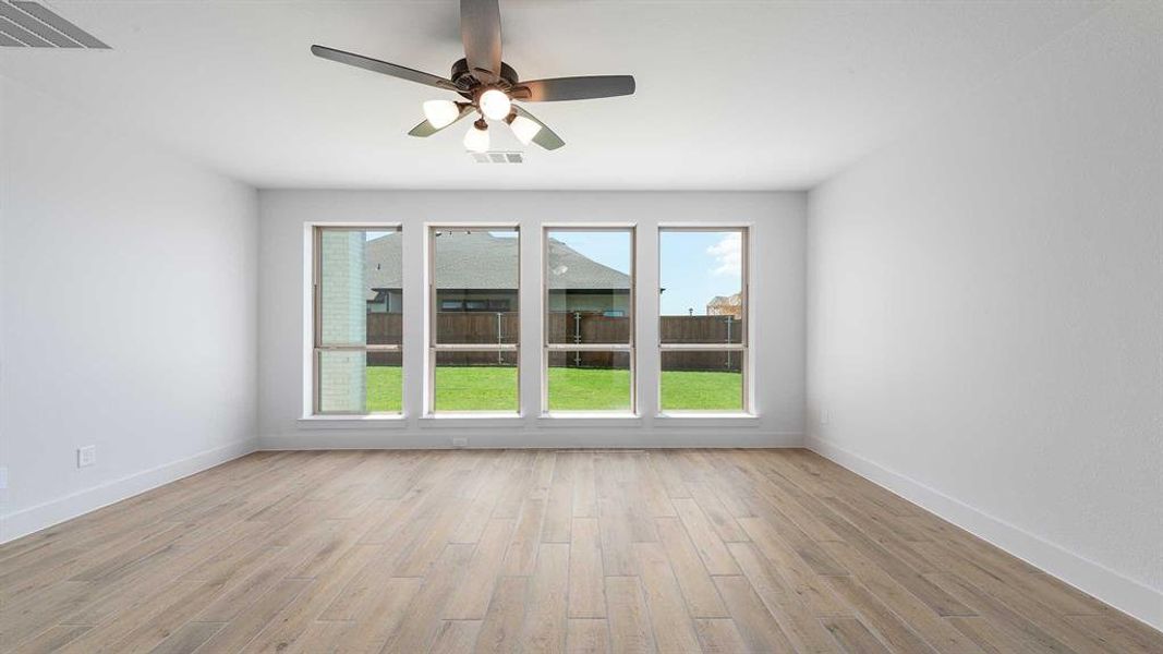 Spacious, unfurnished interior of a new home in Terraces 82'/100', Rockwall (Image 16).