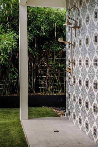 Blending comfort with connection, the outdoor shower invites quiet mornings and golden-hour reflections. Blending comfort with connection, the outdoor shower invites quiet mornings and golden-hour reflections.