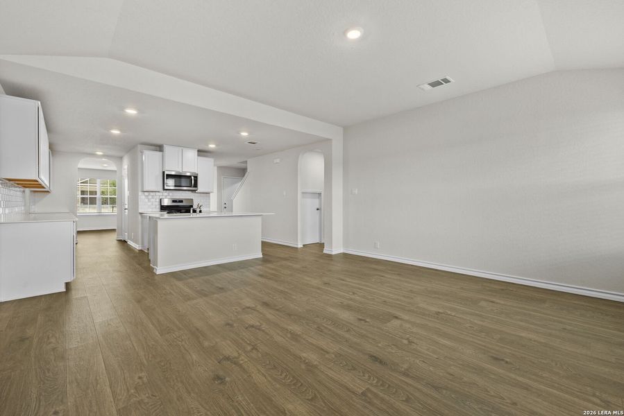 Spacious, unfurnished interior of a new home in Redbird Ranch, San Antonio (Image 21).