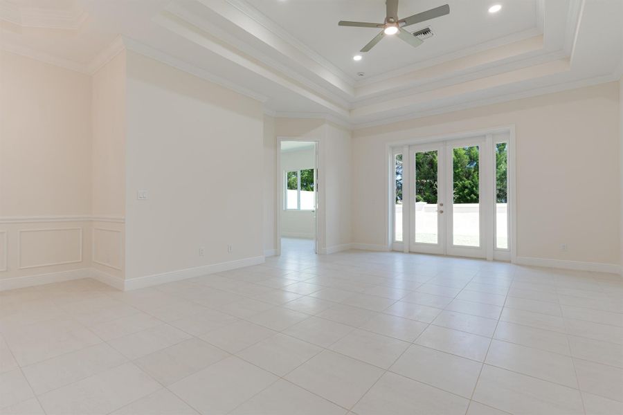 Spacious, unfurnished interior of a new home in , Vero Beach (Image 13).