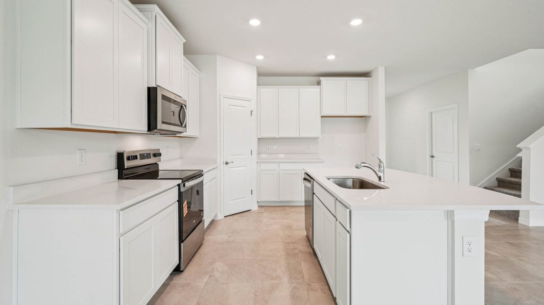 Representative furnished interior of a home built from the Coral by D.R. Horton in Oaks Preserve, Gainesville (Image 15).