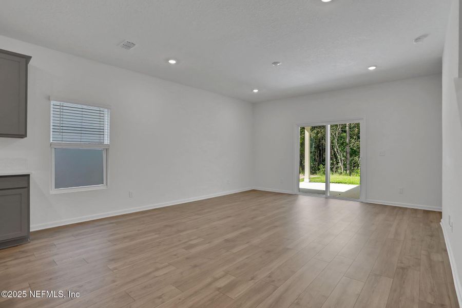 Spacious, unfurnished interior of a new home in Bellbrooke, Jacksonville (Image 17). Spacious, unfurnished interior of a new home in Bellbrooke, Jacksonville (Image 17).