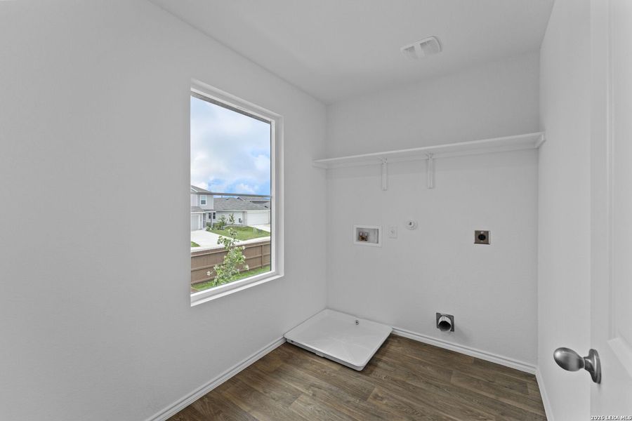 Spacious, unfurnished interior of a new home in Avenida, Converse (Image 13). Spacious, unfurnished interior of a new home in Avenida, Converse (Image 13).