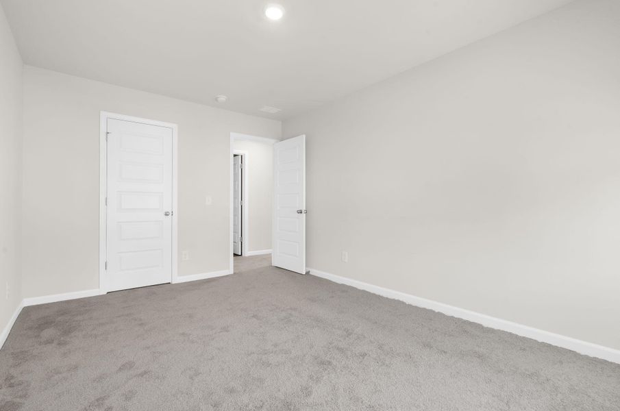 Spacious, unfurnished interior of a new home in , Summerville (Image 24).