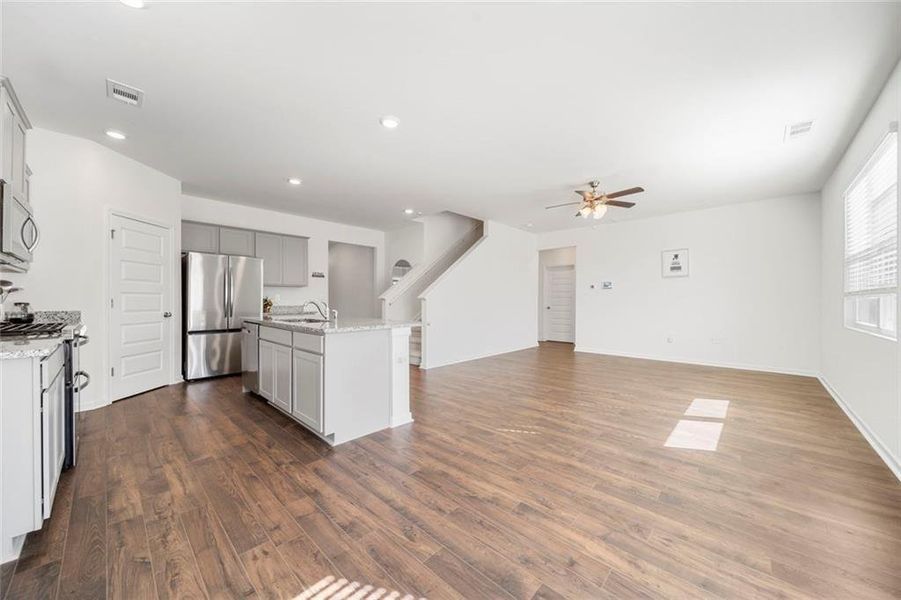 Spacious, unfurnished interior of a new home in Brooks Village, Dacula (Image 14).