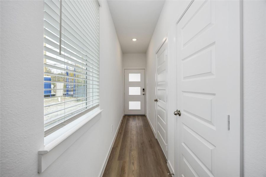 Spacious, unfurnished interior of a new home in Highland Court, Houston (Image 23).