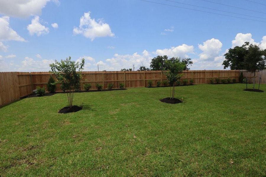 Exterior details and patio area of a home in Grand Oaks, Mont Belvieu (Image 19).