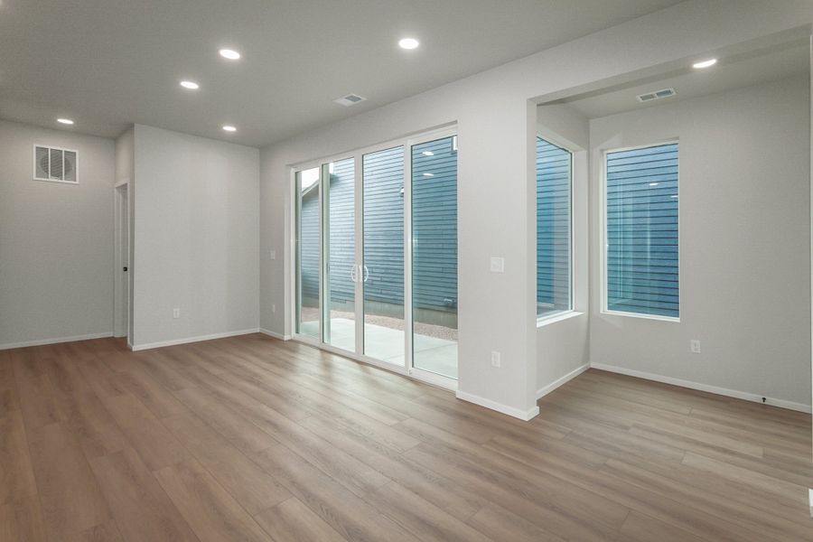 Spacious, unfurnished interior of a new home in Trailside, Timnath (Image 31).