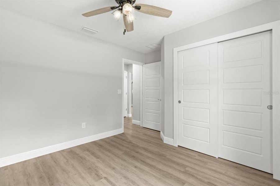 Spacious, unfurnished interior of a new home in , Citrus Springs (Image 28).