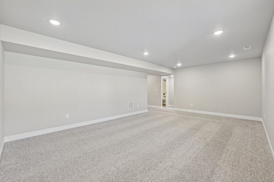 Spacious, unfurnished interior of a new home in Aspen Ranch, Fountain (Image 53).