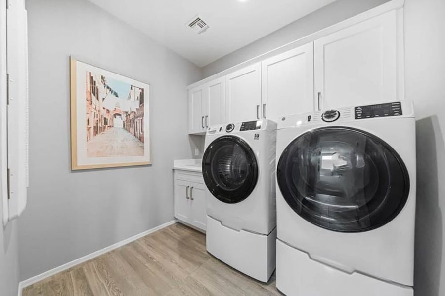 Spacious, unfurnished interior of a new home in Ovation at Meridian 55+, San Tan Valley (Image 19).