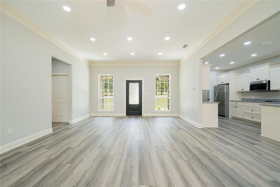 Spacious, unfurnished interior of a new home in , Gladewater (Image 11).