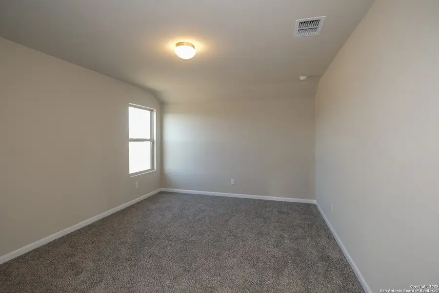 Spacious, unfurnished interior of a new home in Winding Brook, San Antonio (Image 10). Spacious, unfurnished interior of a new home in Winding Brook, San Antonio (Image 10).
