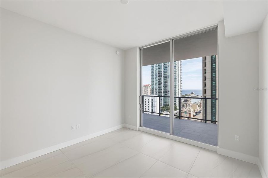 Spacious, unfurnished interior of a new home in , St. Petersburg (Image 68).