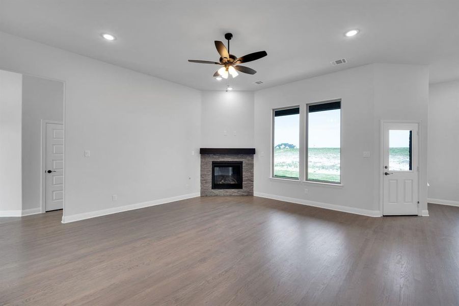 Spacious, unfurnished interior of a new home in Levante, Waxahachie (Image 27). Spacious, unfurnished interior of a new home in Levante, Waxahachie (Image 27).