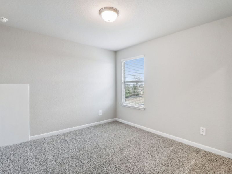 Spacious, unfurnished interior of a new home in Royal Crest, San Antonio (Image 32).