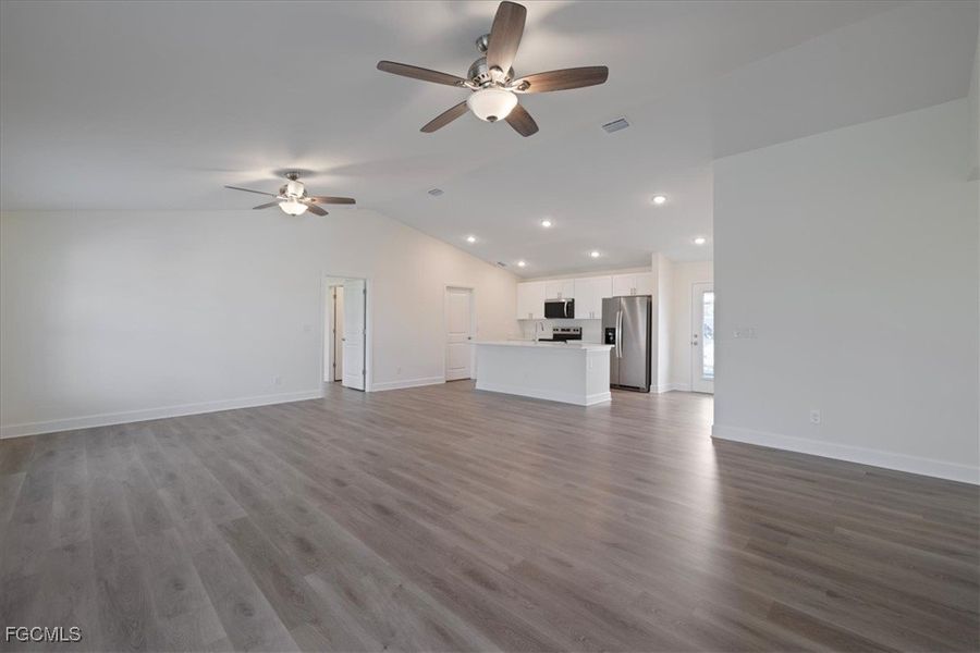 Spacious, unfurnished interior of a new home in Cape Coral, Cape Coral (Image 13).