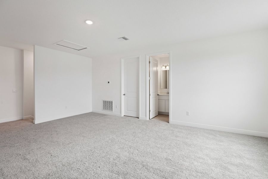 Representative unfurnished interior of a home built from the Sierra by Maronda Homes in Marion Oaks, Ocala (Image 35).
