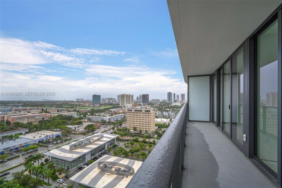 Condo located in Hallandale Beach, FL showcasing its design and architecture (Image 3).