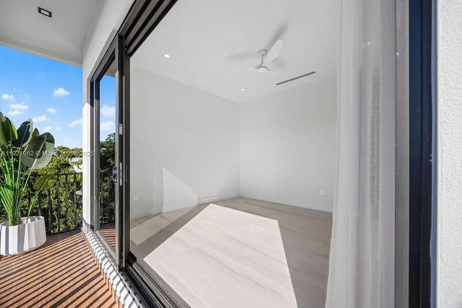 Exterior details and patio area of a home in , Fort Lauderdale (Image 4).