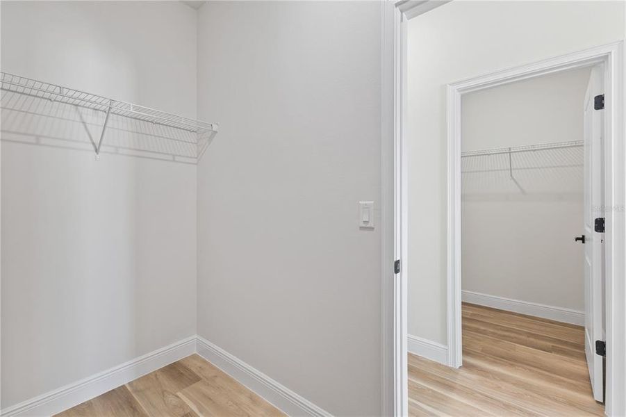 Spacious, unfurnished interior of a new home in , Ocala (Image 9).