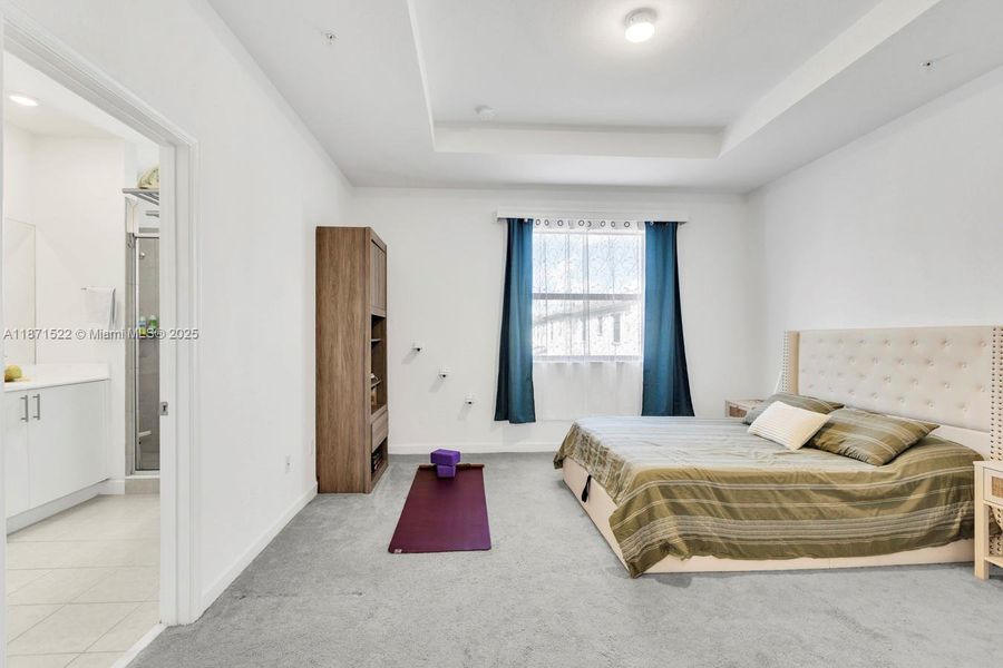 Furnished interior view inside a new home in , Pembroke Pines (Image 10).