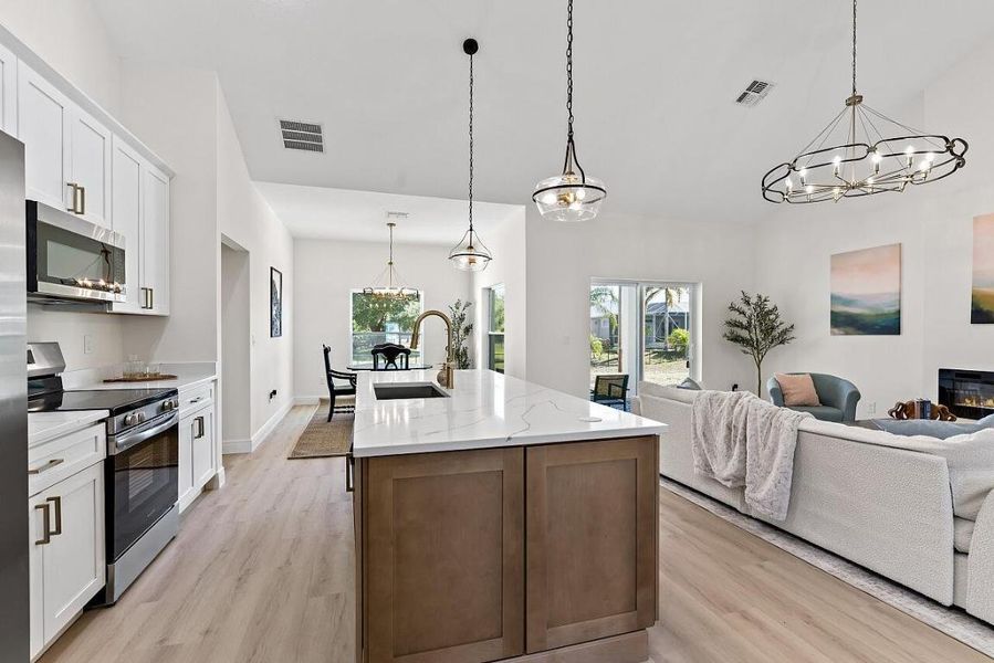 8846-97th-Ct-HigMedia-021-1280