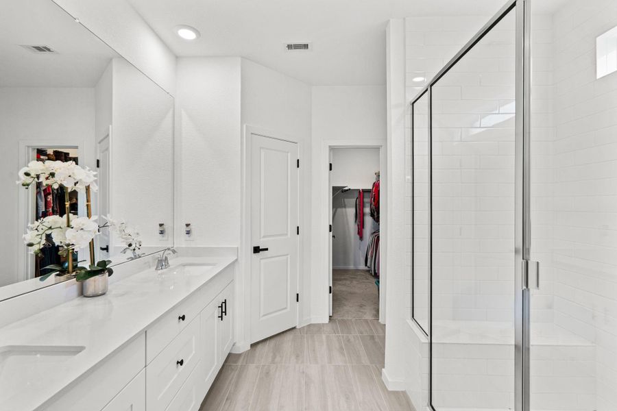 Furnished interior view inside a new home in Lago Mar, Texas City (Image 36).
