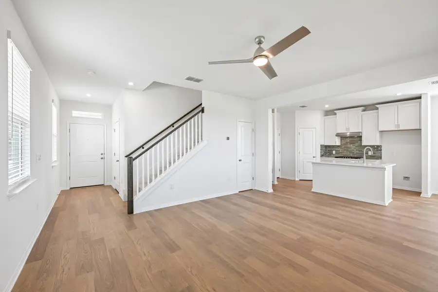 Spacious, unfurnished interior of a new home in Porter Country, Buda (Image 10).