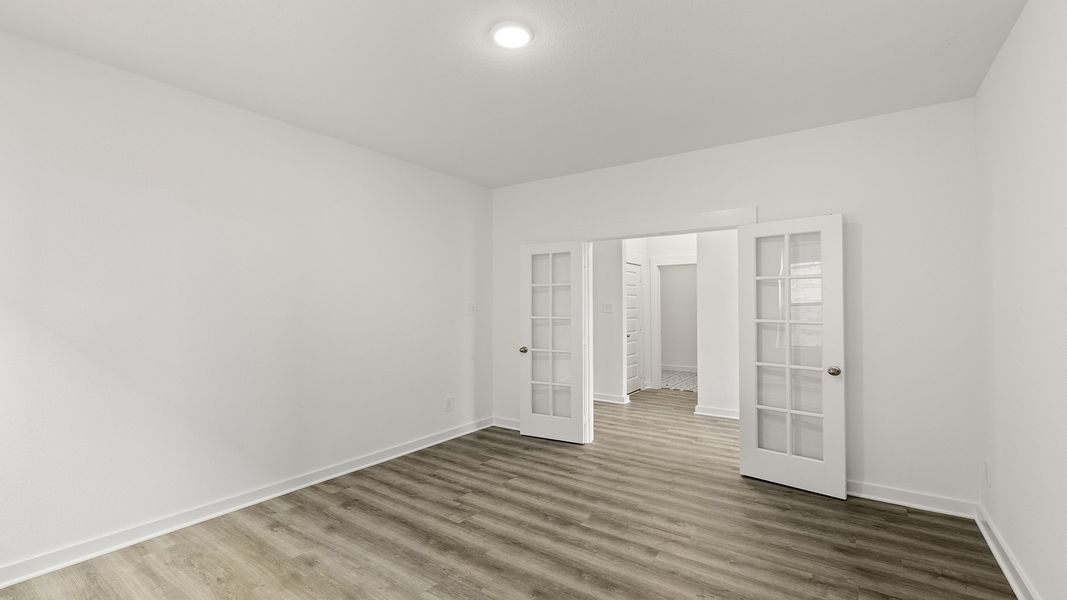 Spacious, unfurnished interior of a new home in Keeneland 50s, Aubrey (Image 19).