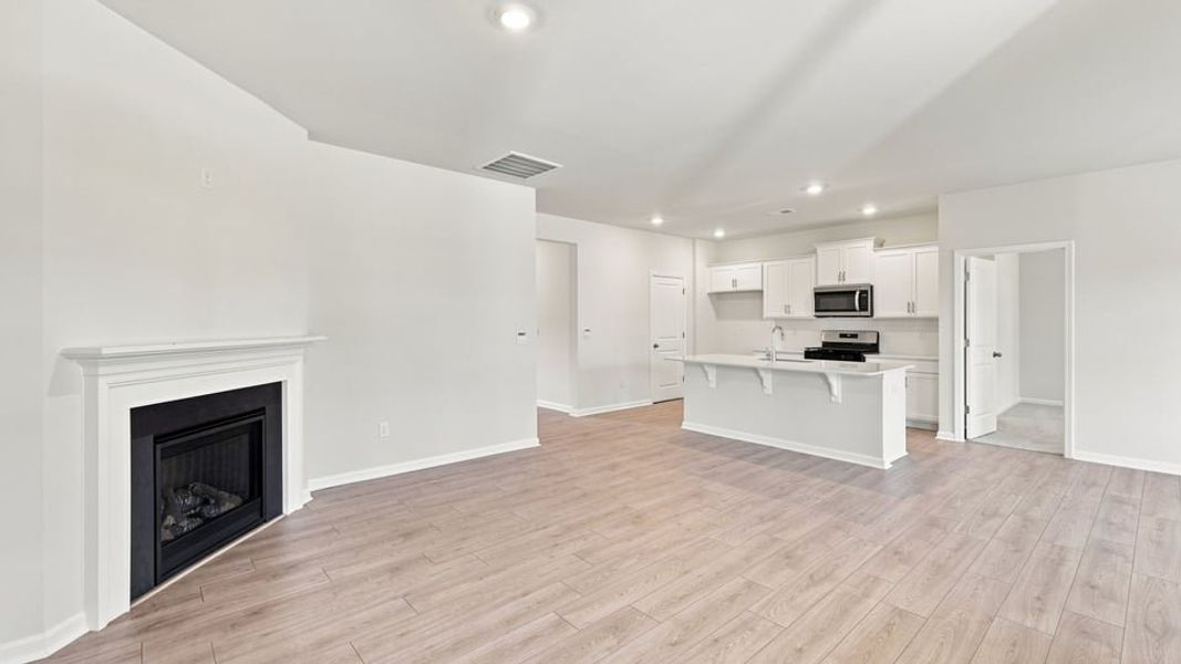 Spacious, unfurnished interior of a new home in Durbin Meadows Traditions, Fountain Inn (Image 20).