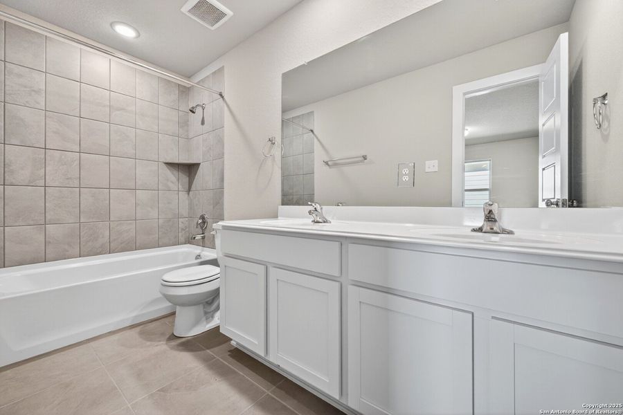 Furnished interior view inside a new home in Winding Brook, San Antonio (Image 8).
