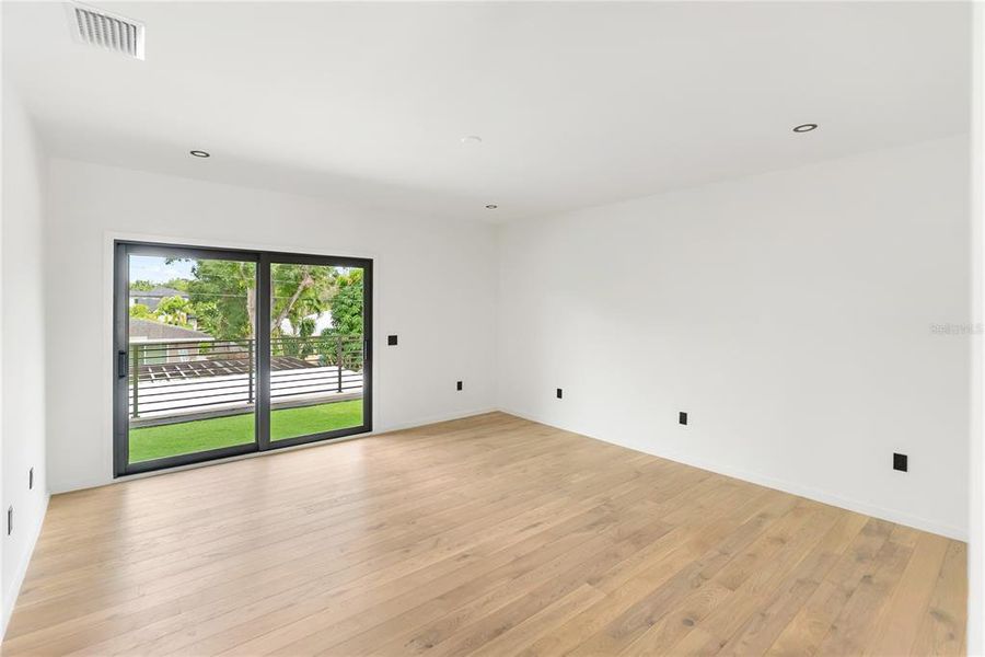 Spacious, unfurnished interior of a new home in , Sarasota (Image 56).