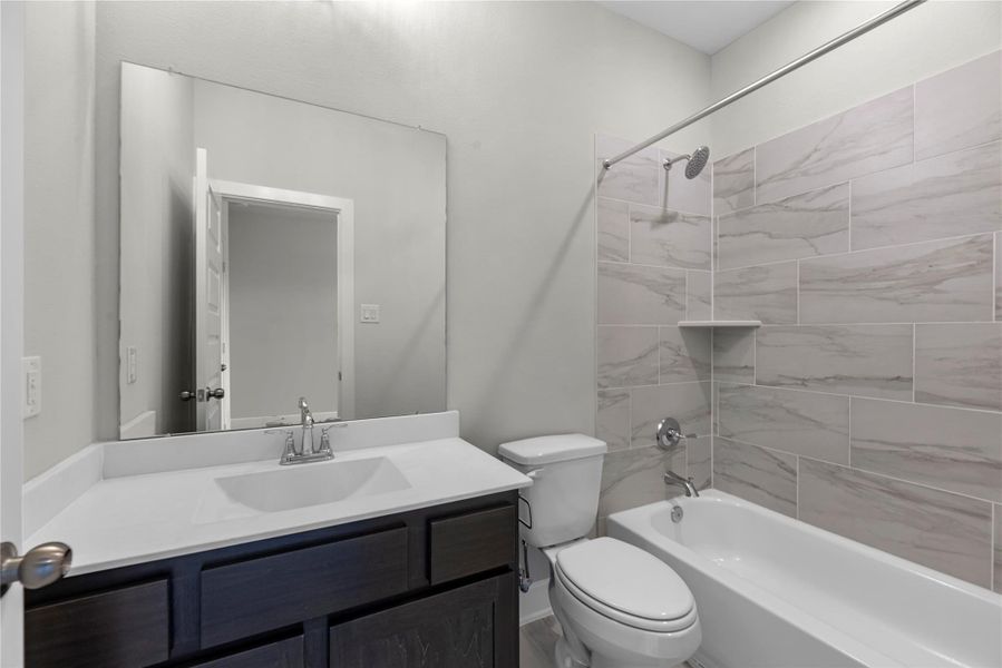 Furnished interior view inside a new home in Cross Creek West - 45', Fulshear (Image 6).