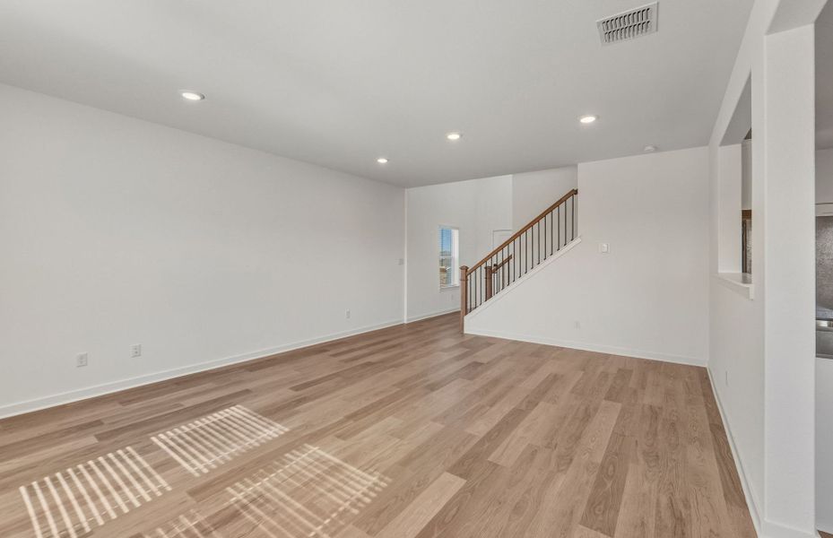 Spacious, unfurnished interior of a new home in Sunfield, Buda (Image 16).