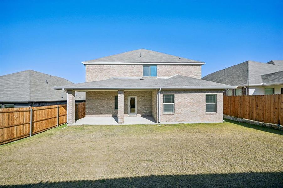Exterior details and patio area of a home in Simpson Crossing - Signature Series, McKinney (Image 4).