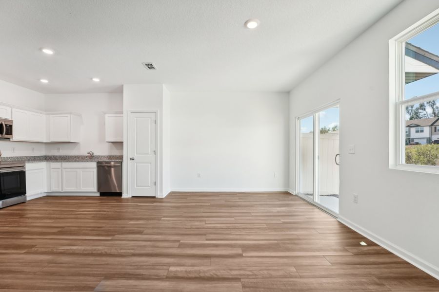 Representative unfurnished interior of a home built from the Pulsar by Starlight Homes in Glenn Crossing, Durham (Image 18).