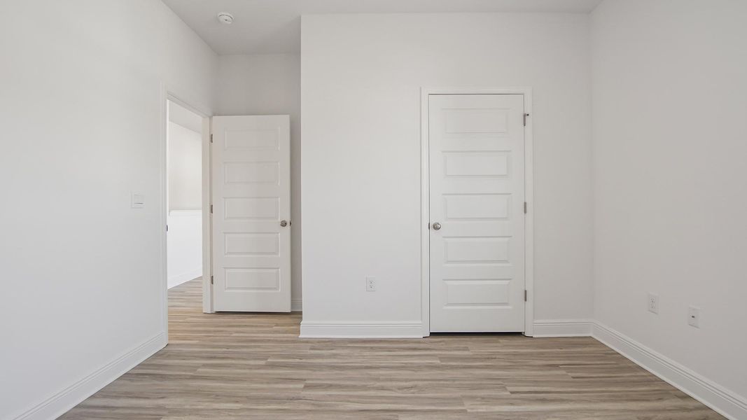 Spacious, unfurnished interior of a new home in Bayside at Ward Creek, Panama City Beach (Image 26).