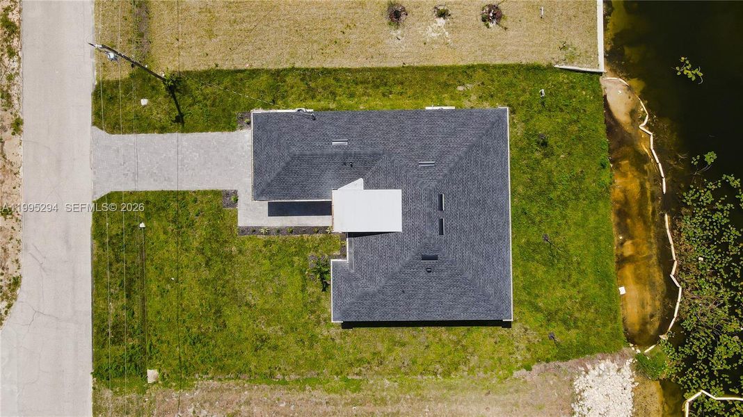 Exterior details and patio area of a home in , Cape Coral (Image 23).