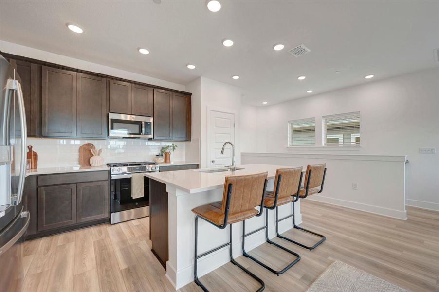 Kitchen (staged)
