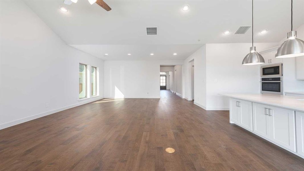 Spacious, unfurnished interior of a new home in Terraces 62', Rockwall (Image 16). Spacious, unfurnished interior of a new home in Terraces 62', Rockwall (Image 16).