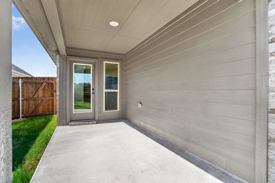Exterior details and patio area of a home in Craftsman's Corner, Cleburne (Image 3).
