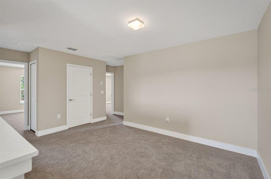 Spacious, unfurnished interior of a new home in Gray Hawk at Hole Two, Daytona Beach (Image 21).